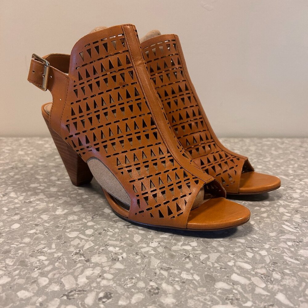Vince Camuto Women's Caged Peep Toe Sandals, Cognac, Size 9.5, EUC
